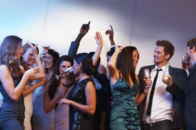 Как одеться на корпоратив девушке