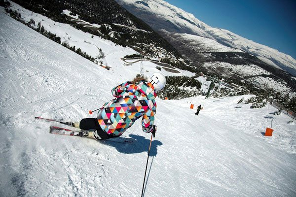 Как выбрать женский горнолыжный костюм
